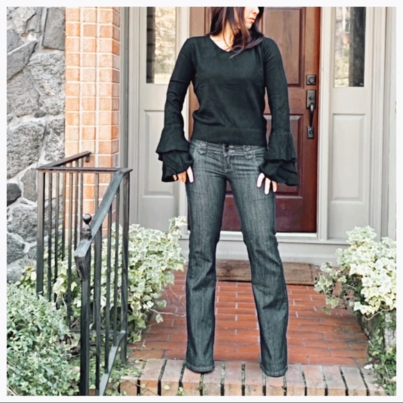 ✨LAST ONE ✨Black bell sleeves sweater - Picture 3 of 8